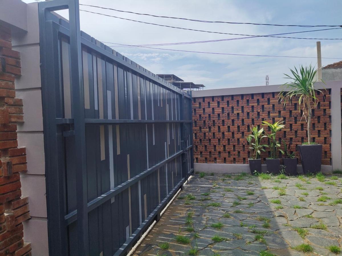 Tropical Cozy House In The Heart Of Rumah liburan Medan